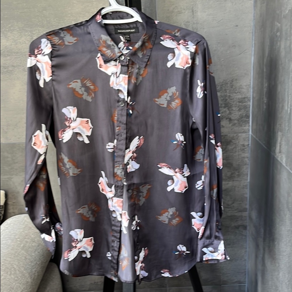 Banana Republic Grey and Pink blouse size Petite small